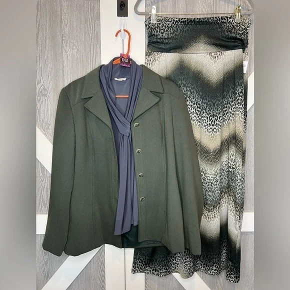 051. Womens 3 pc Blazer Bundle with Skirt & Blouse 10/12 - Picture 5 of 7